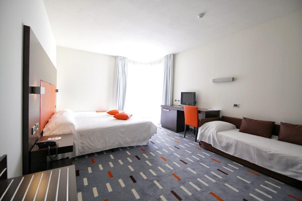 Hotel Major Ronchi Dei Legionari Bagian luar foto
